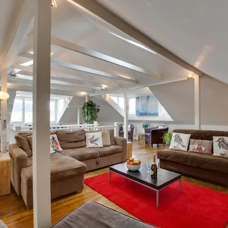 Holiday home Westcott House The Warren 4 *